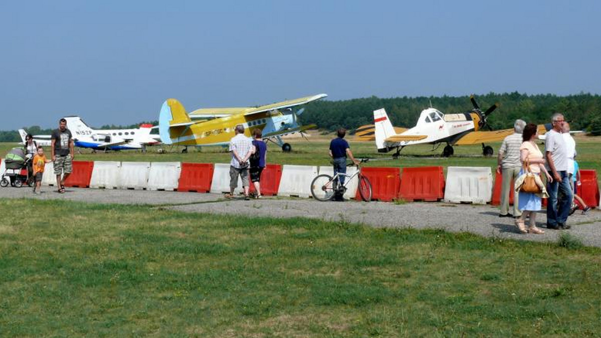 Piknik Lotniczy zakończył trwające od 22 lipca lotnisku Aeroklubu Pomorskiego w Toruniu 2. Mistrzostwa Świata w Akrobacji Szybowcowej.