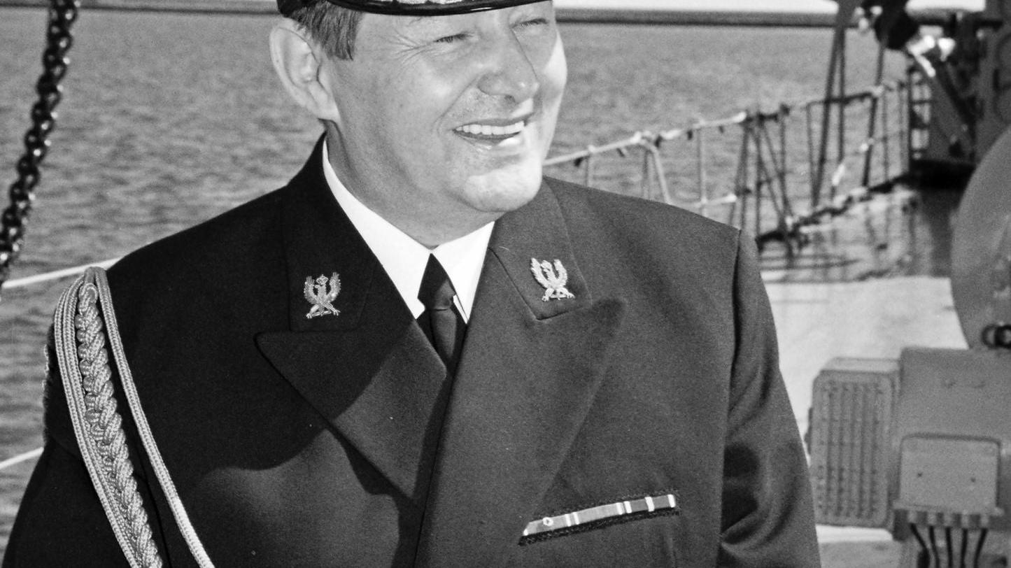 Zmarł admirał Ryszard Łukasik. Był legendą polskiej Marynarki Wojennej -  Wiadomości