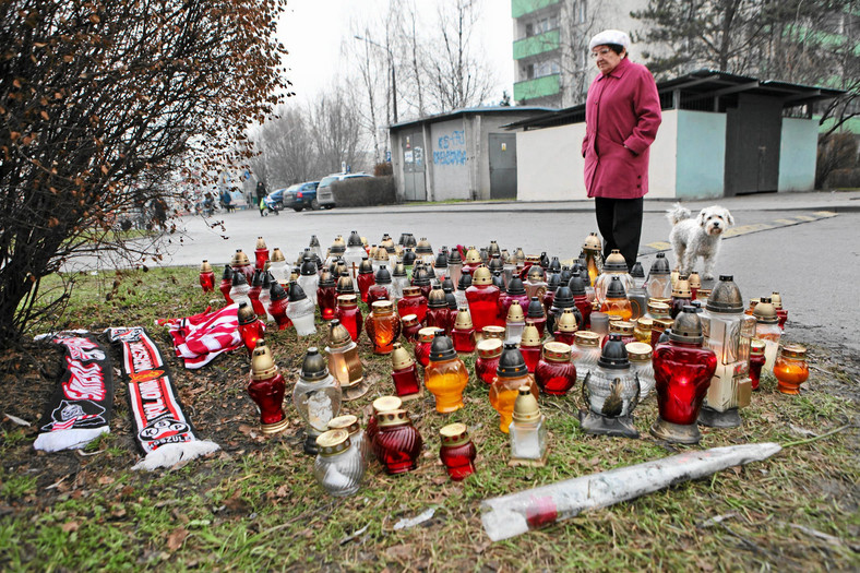 Miejsce zabójstwa "Człowieka", nieformalnego przywódcy pseudokibiców Cracovii, do którego doszło w 2011 roku na osiedlu Kurdwanów