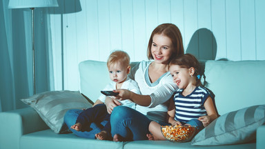 Filmy familijne – co oglądać z dziećmi i się nie nudzić?