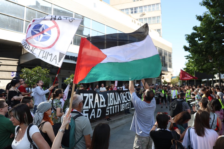 Protest kod Doma omladine 