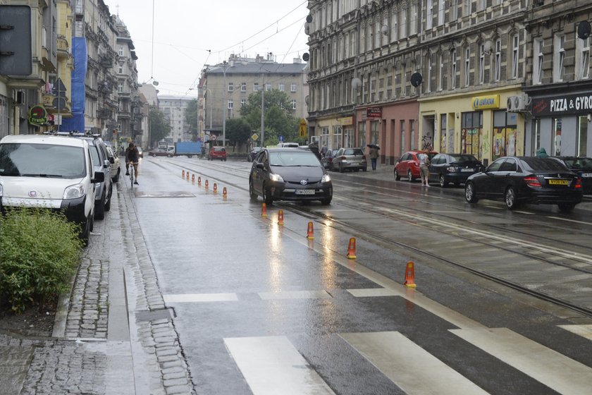 Kierowcy omijają progi spowalniające