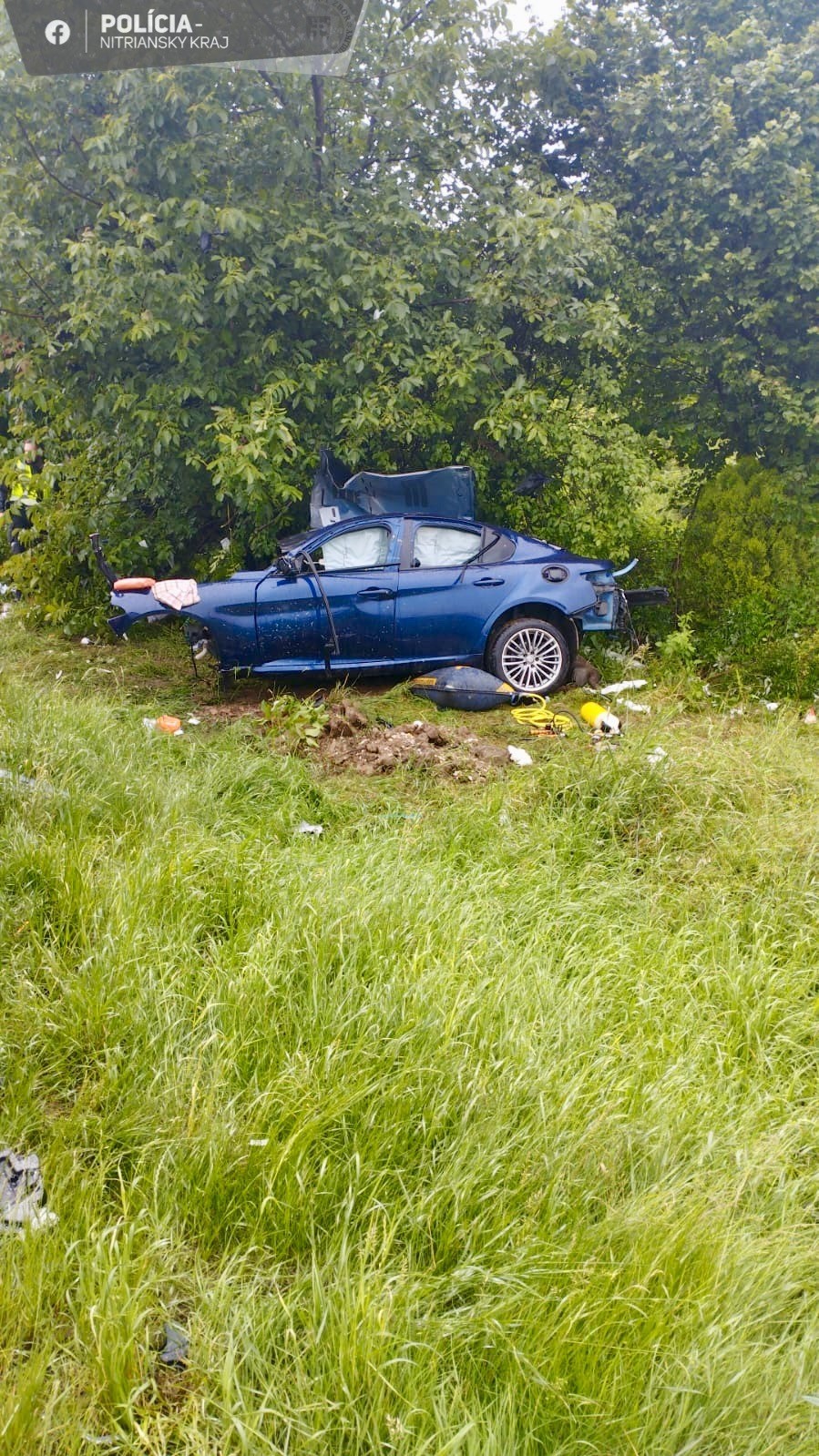 Na ceste I/65 pri Zlatých Moravciach pri odbočke na Chyzerovce sa zrazil autobus s osobným autom.