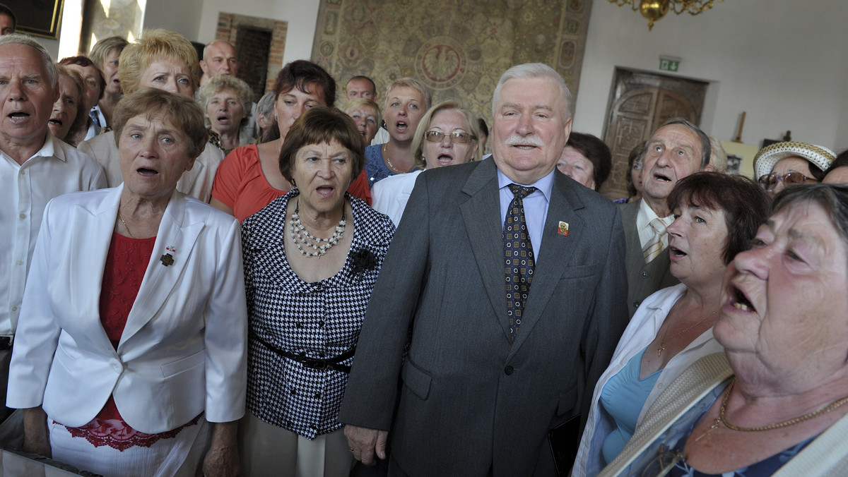 Białoruś musi być w Europie i będzie - zapewnił Polaków mieszkających w tym kraju Lech Wałęsa. Były prezydent spotkał się z ok. 50 przedstawicielami białoruskich organizacji polonijnych w poniedziałek w gdańskim Ratuszu Głównego Miasta.