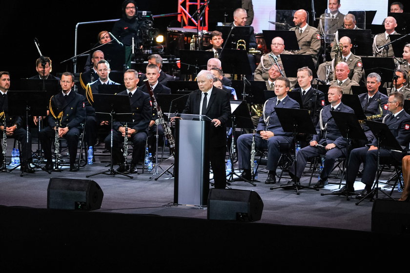 Jarosław Kaczyński dziękuje ojcu Tadeuszowi Rydzykowi