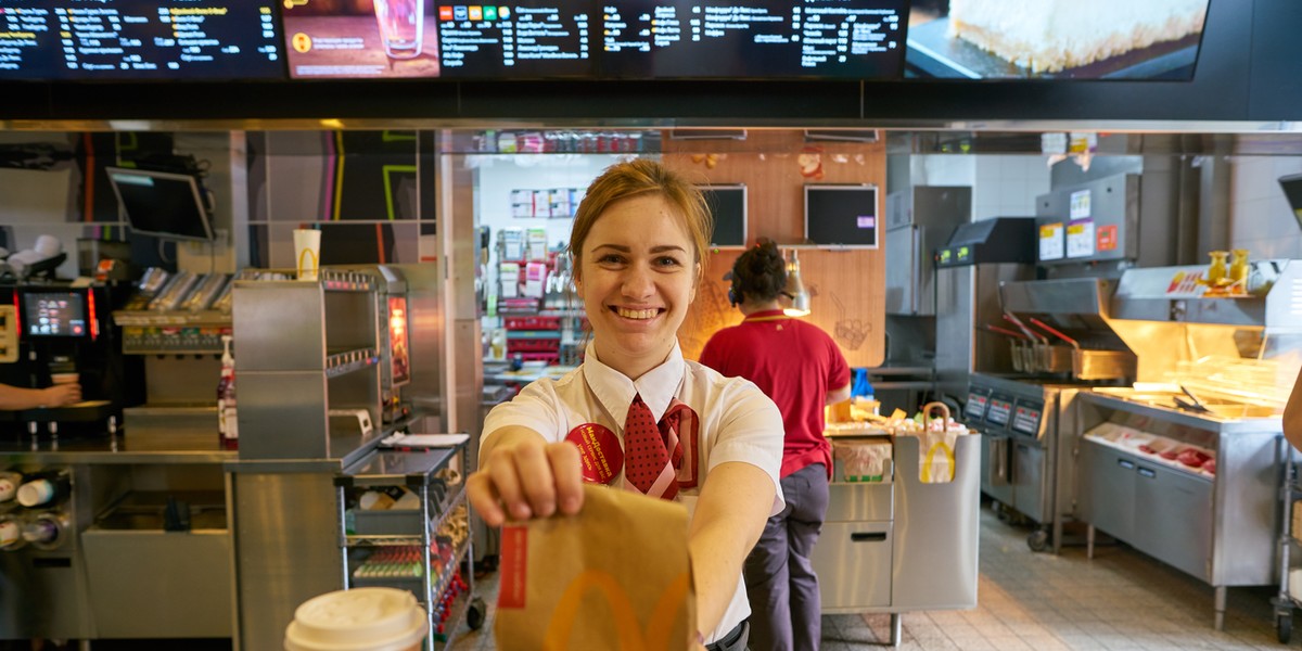 McDonald's po kilku miesiącach przerwy znowu otworzy restauracje w Ukrainie.