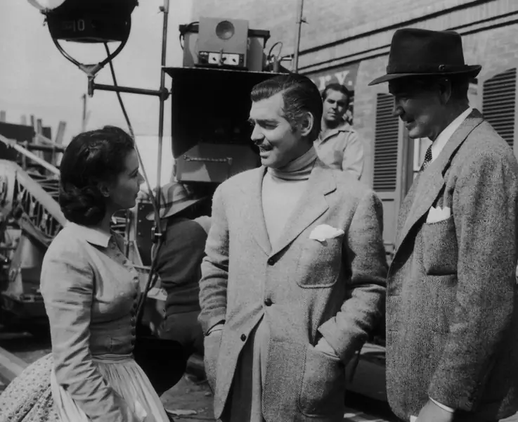 Vivien Leigh, Clark Gable i reżyser Victor Fleming na planie filmu Fot. Archive Photos/Getty Images