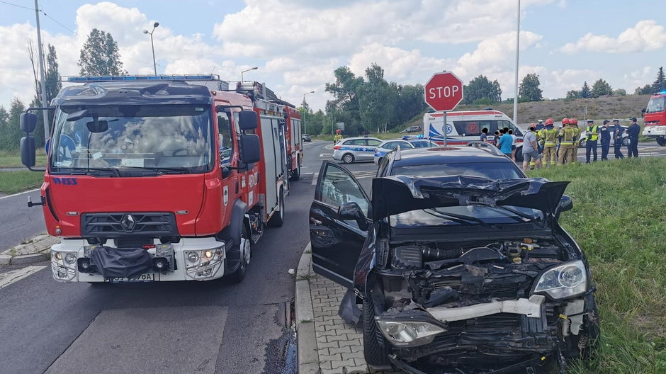 Sprawca wypadku na skrzyżowaniu ul. Radwańskich i Reja trafił do szpitala