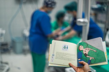 Mesekönyvvel segítik az SNI-s gyerekeket a Bethesda Gyermekkórházban