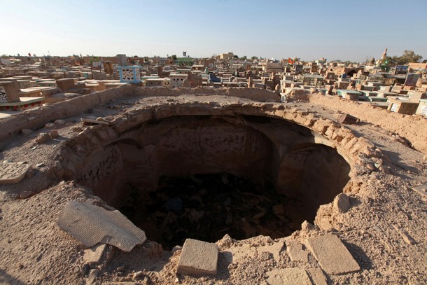 The Wider Image: Iraq's Peace Valley - the world's largest cemetery 