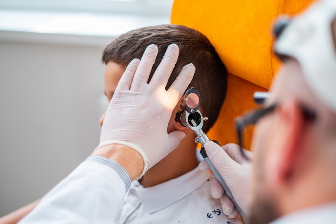 Magyarországon elsőként egy 11 éves kisfiú kapta a világ első okos cochleáris implantátumát