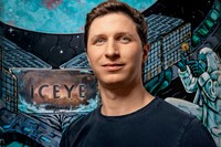 „Wzięliśmy kredyty. Gdyby się nie udało i doszłyby kary, to byłby koniec firmy i tonęlibyśmy w długach”. Szef Iceye Rafał Modrzewski o budowie giganta