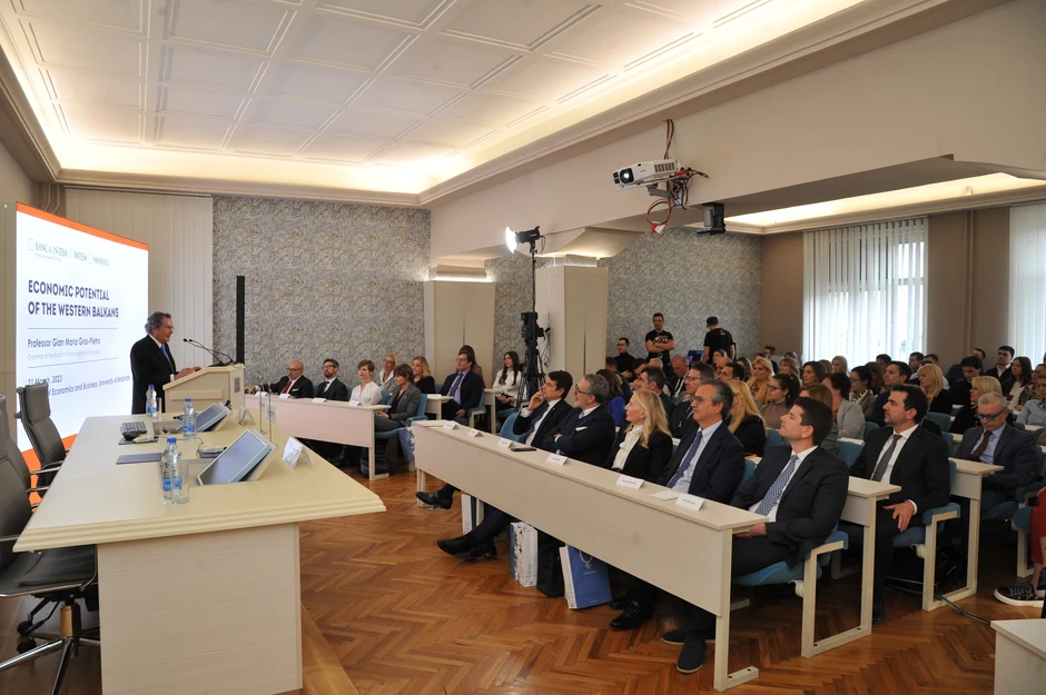 Predavanje predsednika Upravnog odbora Intesa Sanpaolo na Ekonomskom fakultetu Fotografija 1