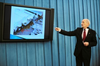 Macierewicz: To zdjęcia Laska są zmanipulowane