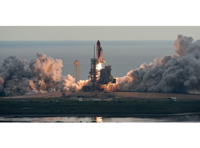 Prom Endeavour w drodze w kosmos