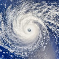 Egész Európa megérezheti ezt a most közelgő hurrikánt! Ekkorra várható az érkezése