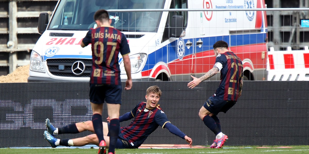 Pilka nozna. PKO Ekstraklasa. Pogon Szczecin - Wisla Plock. 10.04.2021