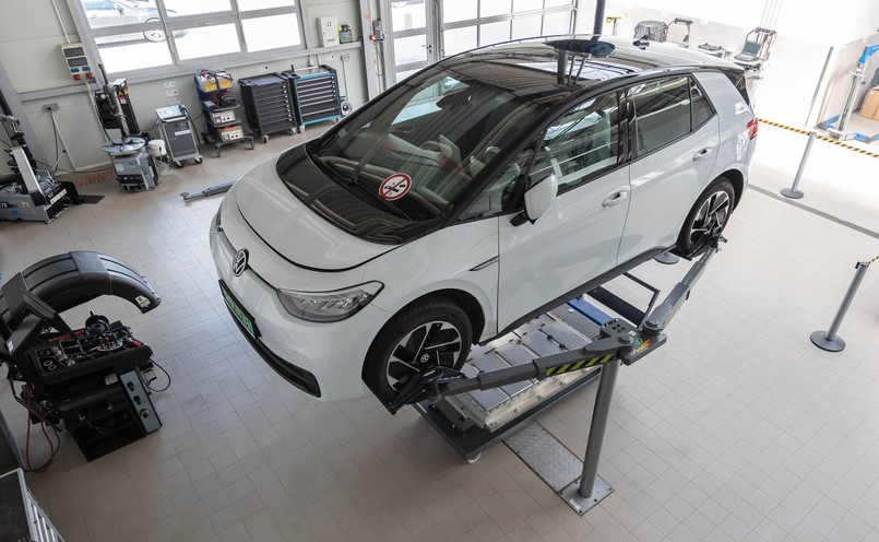 Volkswagen Group Polska rozwija sieć naprawy akumulatorów