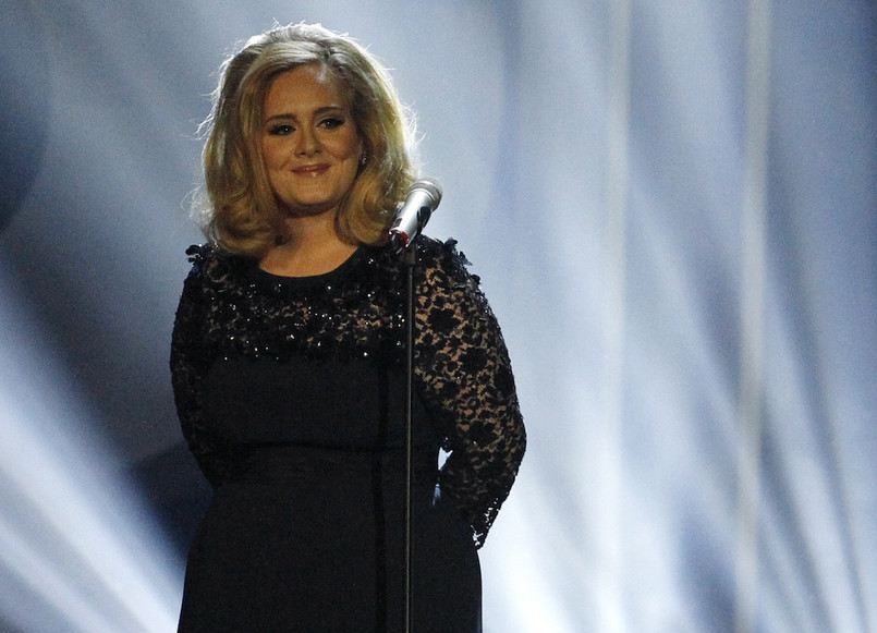 Piosenka "Someone Like You" Adele okazała się najpopularniejszą i najchętniej śpiewaną. Podkład do niej ściągnęło ponad 7 procent użytkowników portalu. Jest najpopularniejszą z ponad 3 milionów piosenek ściąganych przez ponad 200 tysięcy odwiedzających stronę Lucky Voice
