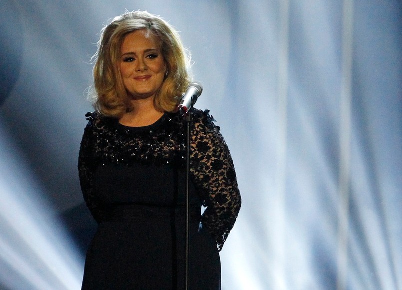 Piosenka "Someone Like You" Adele okazała się najpopularniejszą i najchętniej śpiewaną. Podkład do niej ściągnęło ponad 7 procent użytkowników portalu. Jest najpopularniejszą z ponad 3 milionów piosenek ściąganych przez ponad 200 tysięcy odwiedzających stronę Lucky Voice