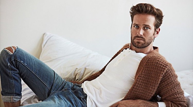 Armie Hammer nem áll meg!