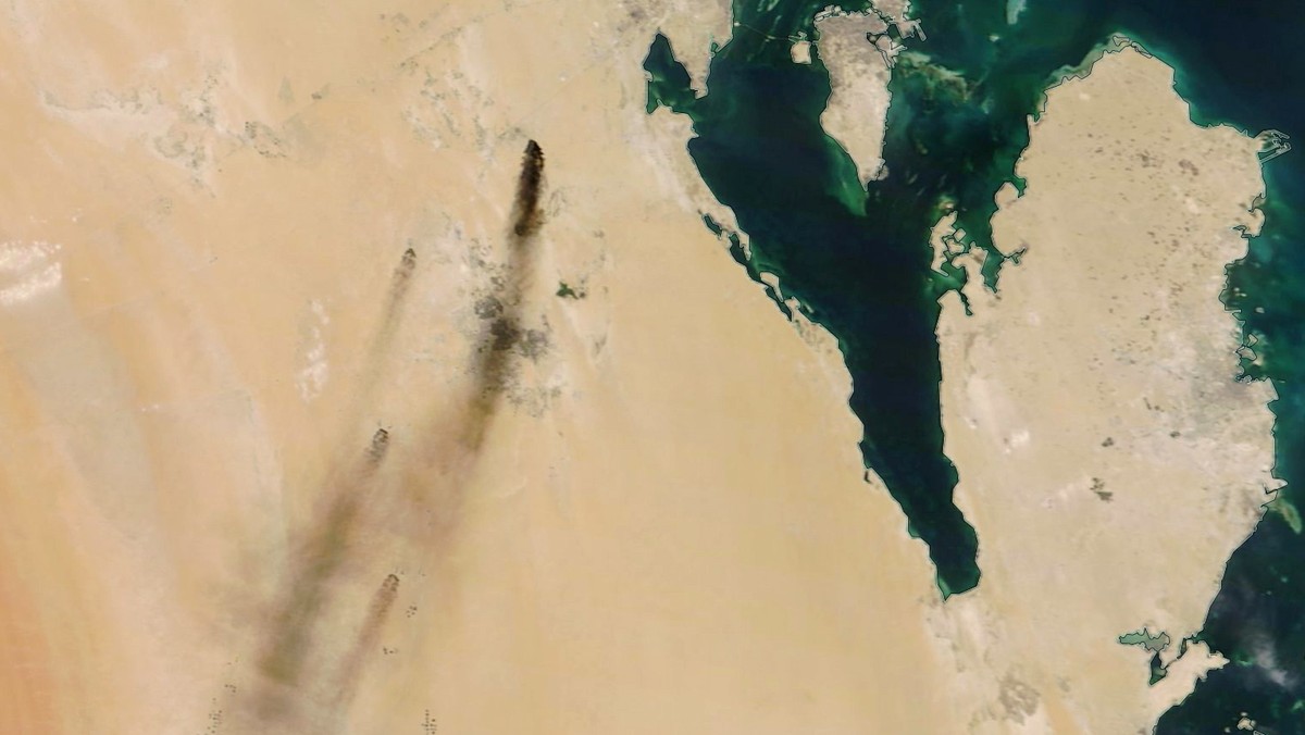 epa07844126 - SPACE SAUDI ARABIA OIL INFRASTRUCTURE ATTACK (Saudi Aramco oil infrastructure attacked)