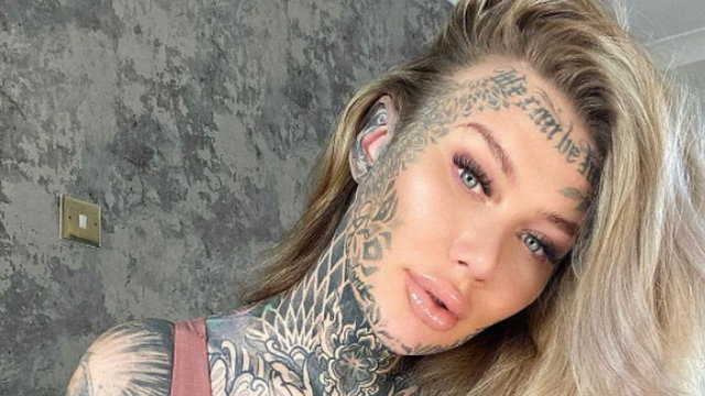 Sokan rossz anyának tartják a fiatal nőt, amiért az egész testét tetoválások borítják