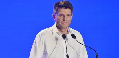 Petru straszy Polaków cenzurą internetu