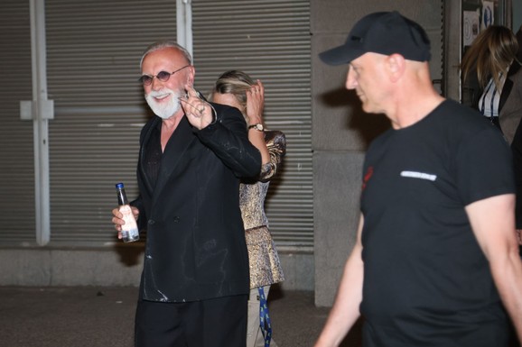 SKANDAL NA KONCERTU MERLINA U SARAJEVU Fanovi tvrde da su prodavali ista mesta po DVA PUTA, pokazali DOKAZE - evo zašto su skandirali "Dino lopove"