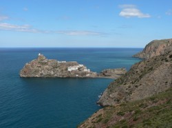 Odkryj sekret najkrótszej granicy świata. 85 metrów, które rozpalają międzypaństwowy spór