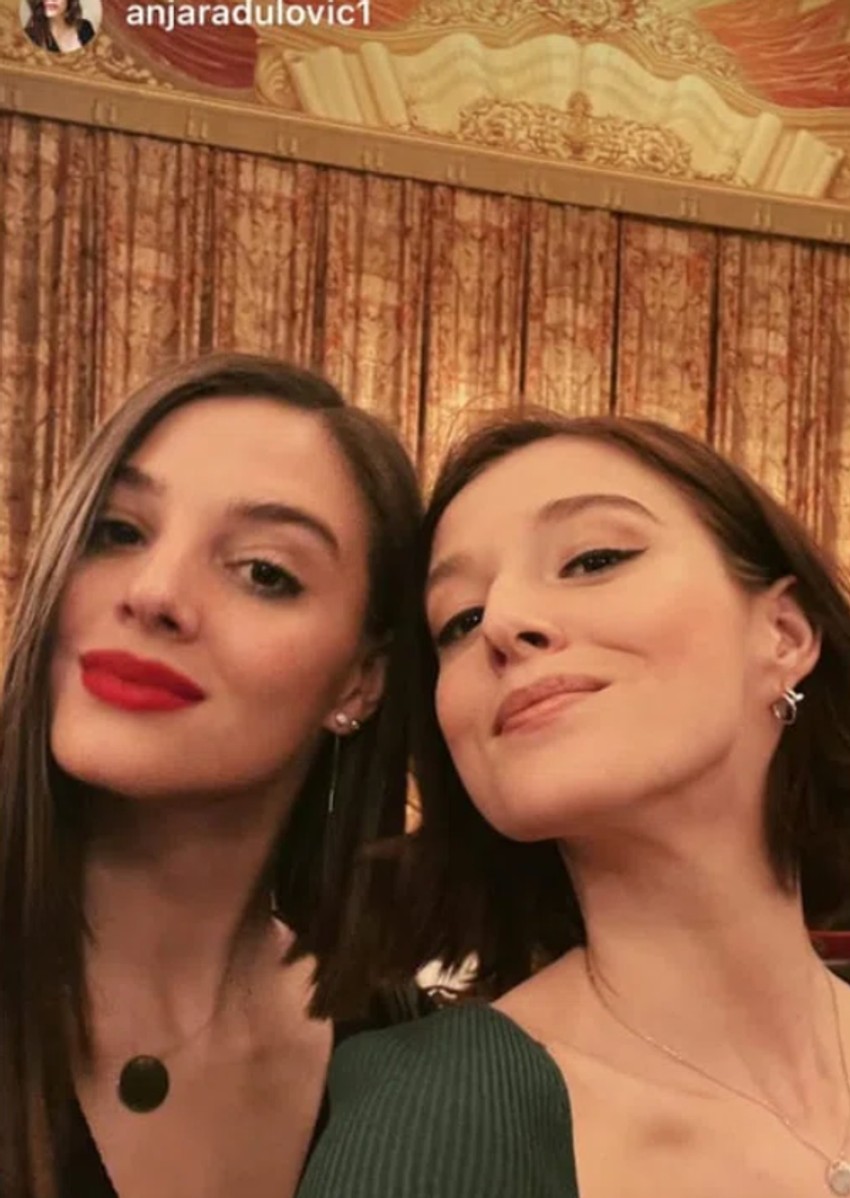 Anja i Milena Radulović