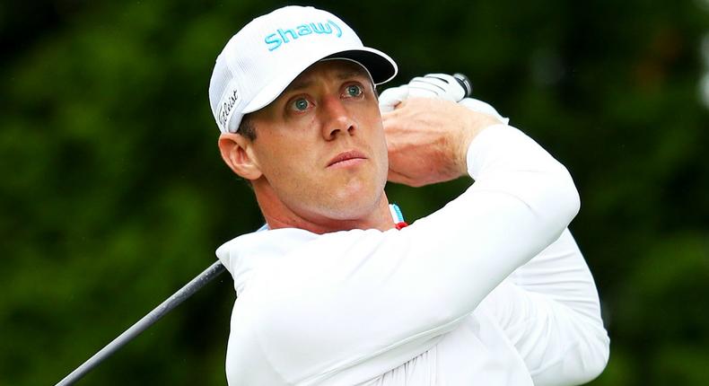 Graham DeLaet receives clubs after delay