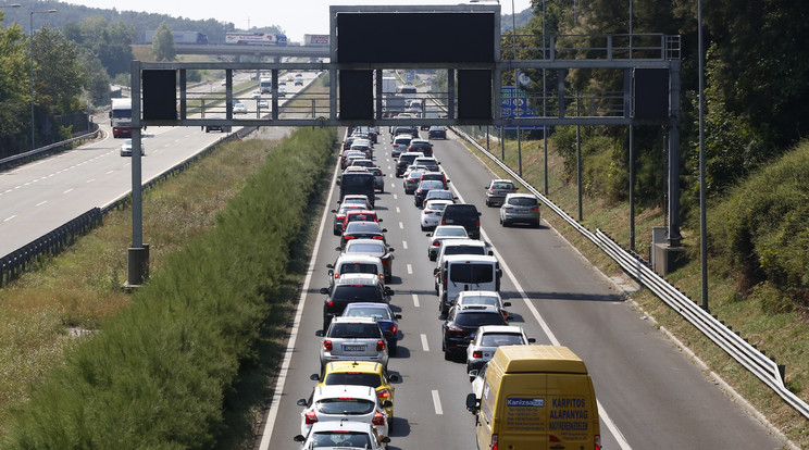 Brutális dugóra lehet számítani az M3-ason /Illusztráció: Fuszek Gábor