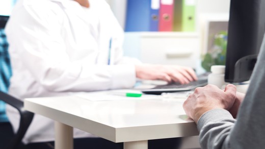 Co oznaczają kody na L4 i kiedy pracodawca dowie się o chorobie?