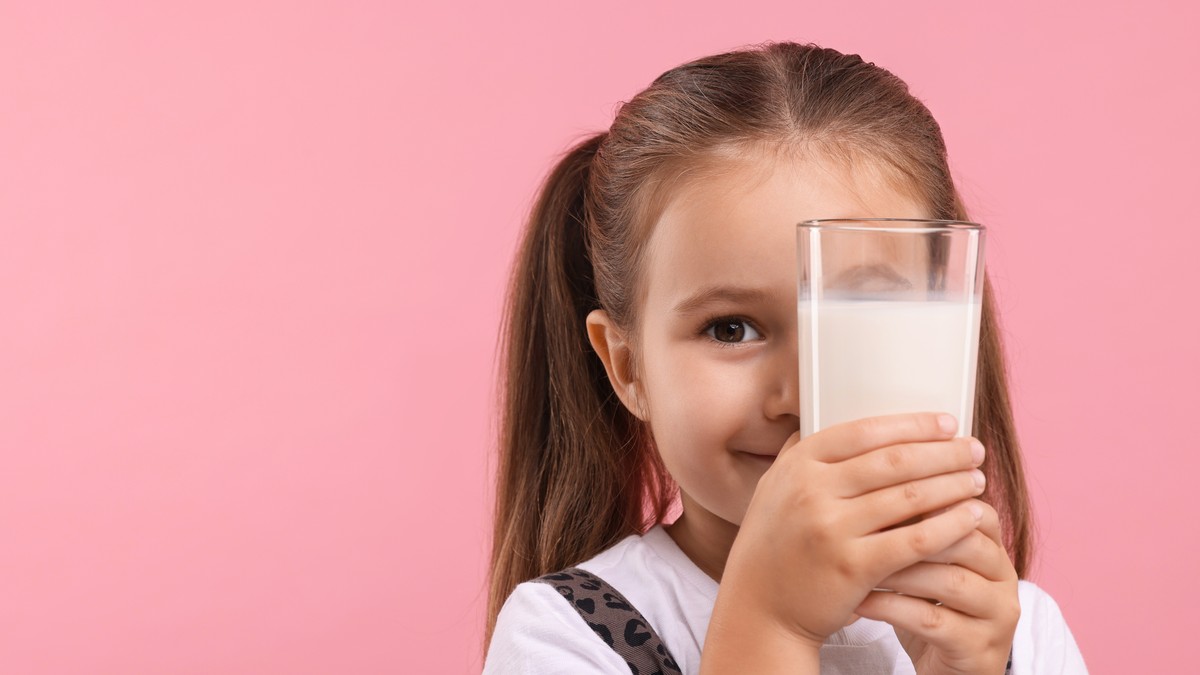 Biljna mleka se široko prodaju kao nutritivno uporedive alternative kravljem mleku, međutim, ovu ekvivalenciju ne potvrđuju trenutni dokazi, kažu stručnjaci 