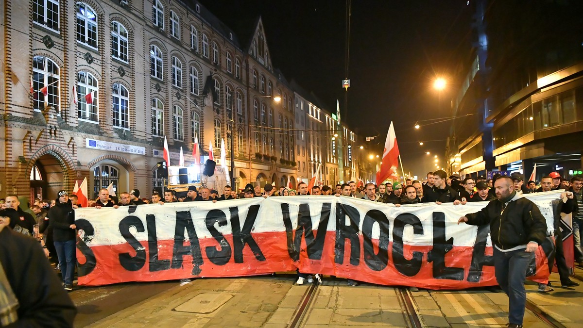 Wrocław: Marsz Polski Niepodległej - 250 osób wylegitymowanych 