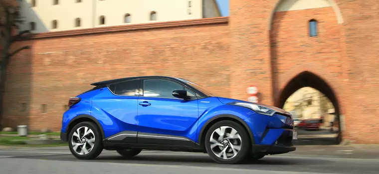 Toyota C-HR Hybrid - jak jeździć oszczędnie?