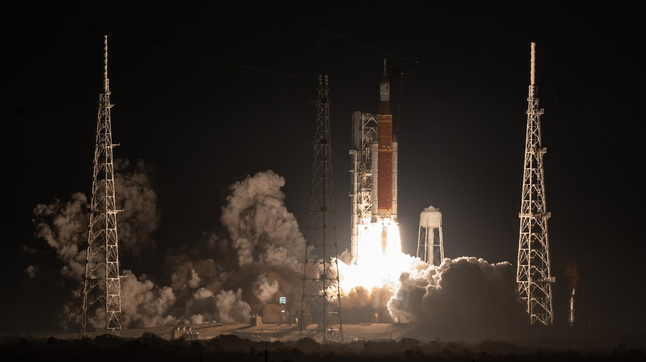 Rakieta SLS z kapsułą Orion na pokładzie - misja Artemis I - wzbiła się dzisiaj w powietrze przed godz. 8:00 czasu polskiego. 