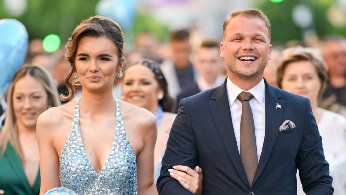 Milici iz Banjaluke je pratnja na maturi bio gradonačelnik Draško Stanivuković