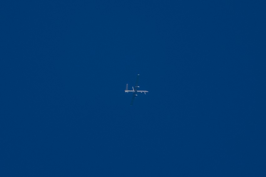 Izraelski vojni dron nadleće zemlju 14. aprila