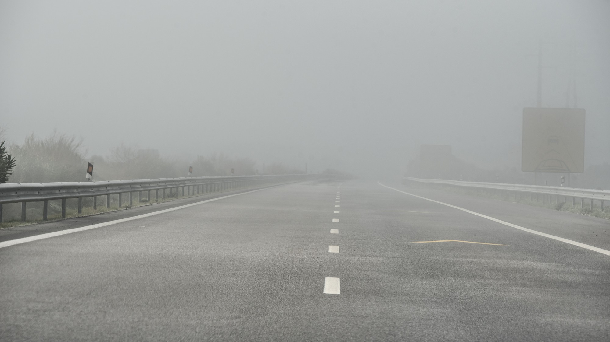 Slovensko zahalí nepríjemná hmla (ilustračné foto).