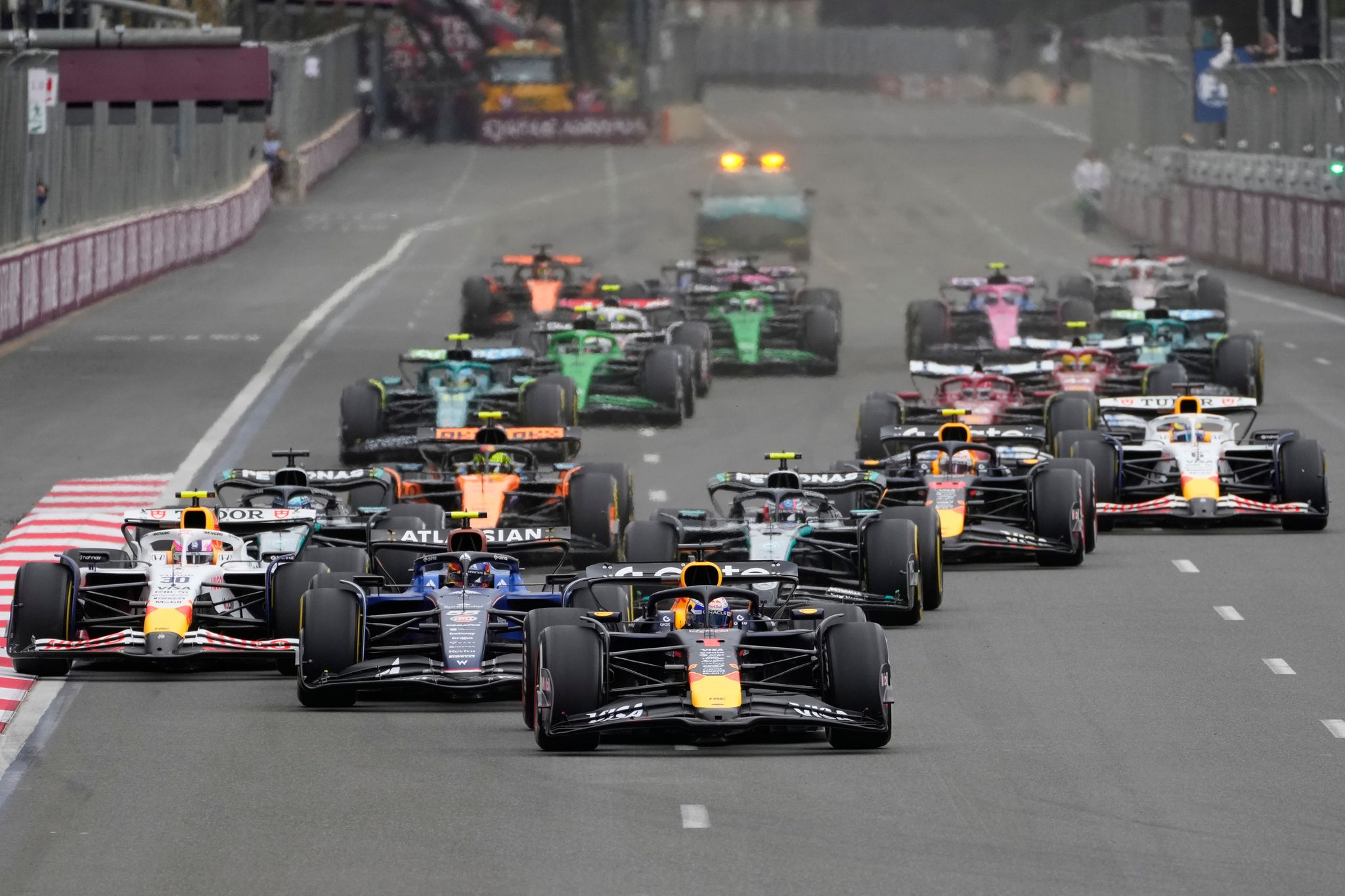 Verstappen triumphiert - WM-Spitzenreiter Piastri crasht