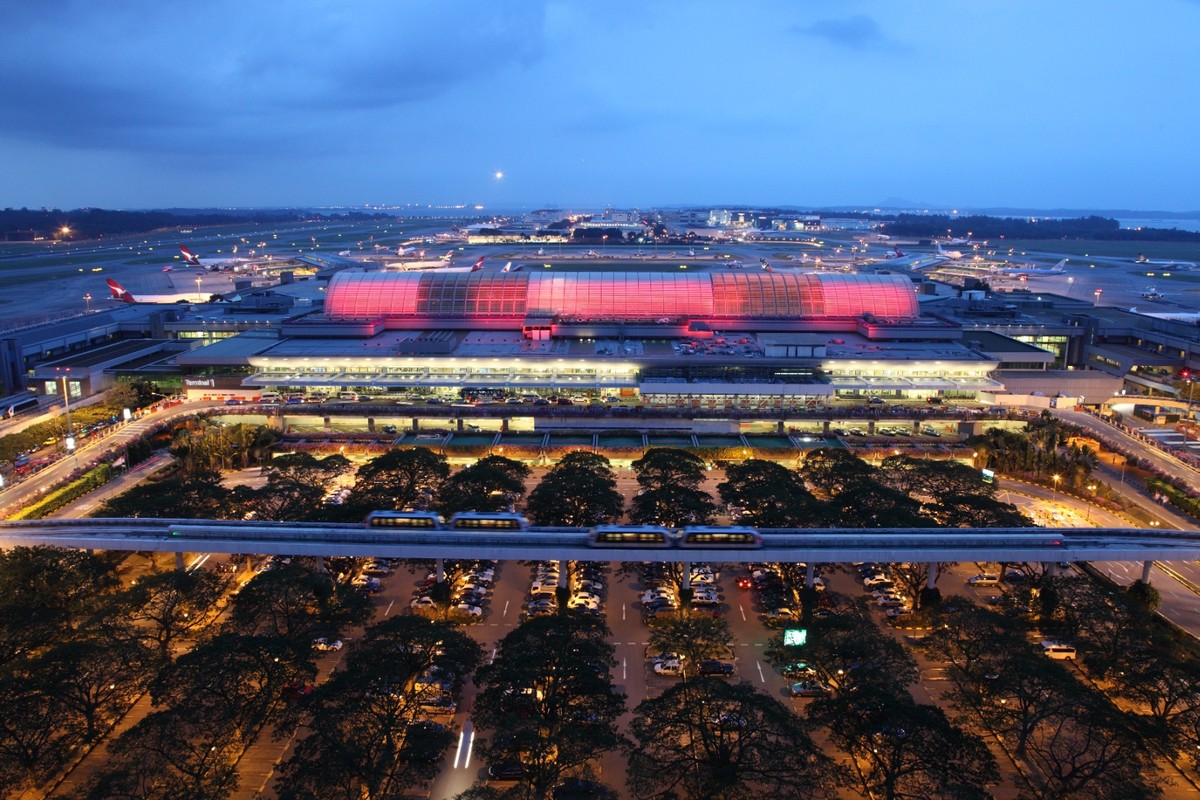Termial 1 - panorama w nocy. Fot. Changi Airport Group
