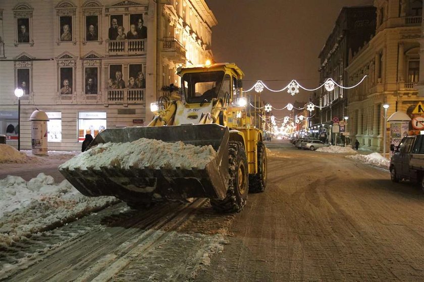 KOLEJNY ATAK ZIMY  SPOWODOWAL DUZE