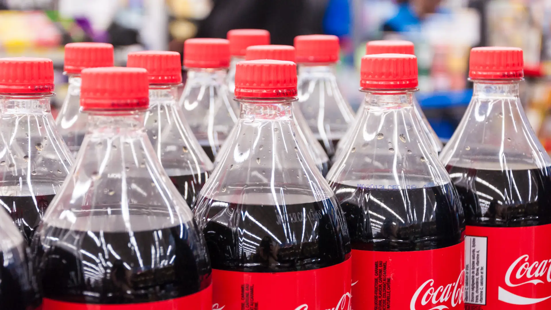 Coca-Cola ograniczy produkcję plastiku o 25 proc. Aktywiści domagają się więcej