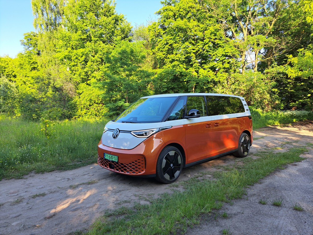 Volkswagen ID.Buzz kusi stylem retro. Komfort i technologia zaskakują w środku