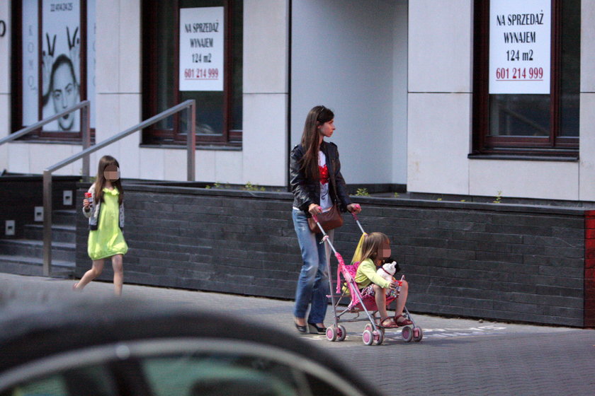 Ewa jest już na tyle duża, że mama nie musi się za nią wciąż oglądać