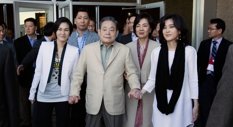 Samsung Electronics Chairman Lee Kun-hee with daughters Lee Boo-jin (R) and Lee Seo-hyun, followed by his wife, Hong Ra-hee, in Las Vegas, 2012.Steve Marcus / Reuters