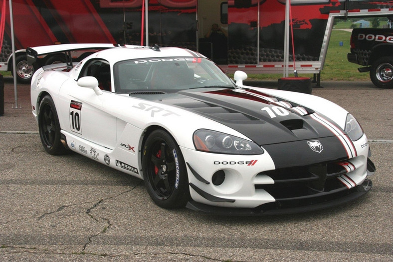 Dodge Viper SRT10 – wyjechał z produkcji, ale zaczyna się ścigać