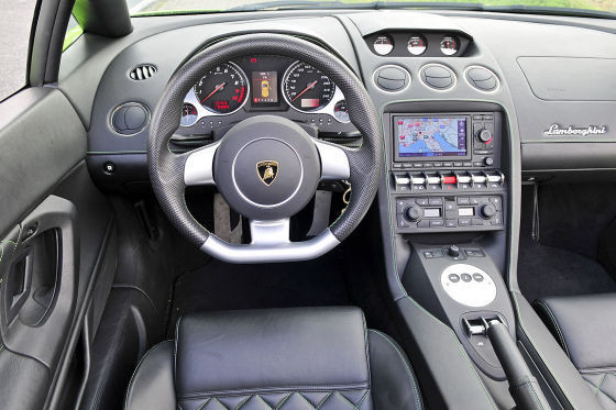 Traktor Lamborghini kontra Gallardo